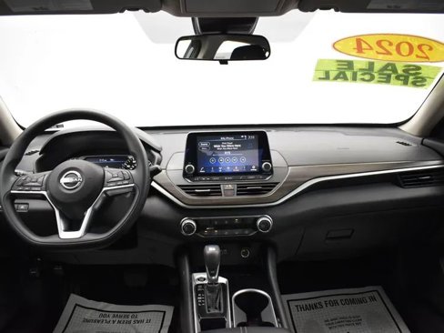 Used 2024 Nissan Altima 2.5 SV image 18