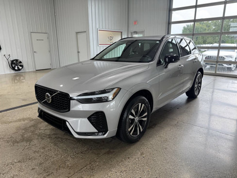 Used 2024 Volvo XC60 B5 Core image 2
