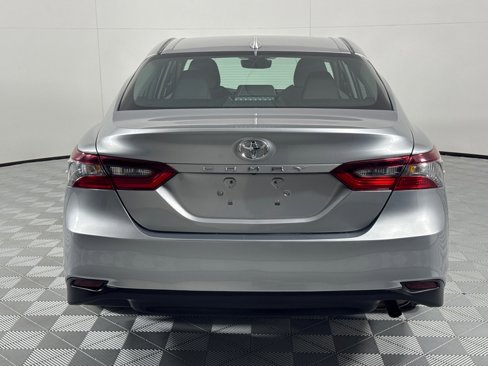 Used 2022 Toyota Camry LE image 6