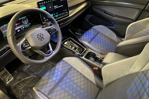 New 2025 Volkswagen Golf R Black Edition image 9