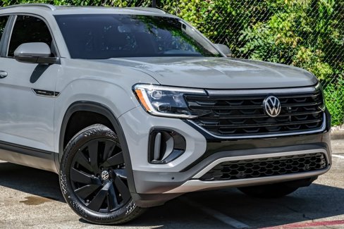 Used 2024 Volkswagen Atlas Cross Sport SE w/ Panoramic Sunroof Package image 11