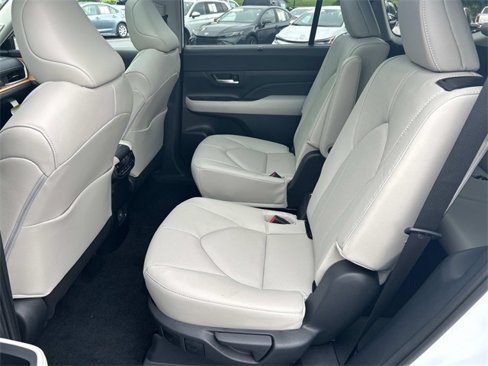 Used 2025 Toyota Grand Highlander FWD image 20
