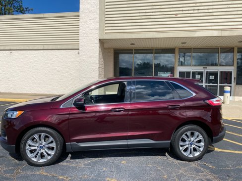 Used 2019 Ford Edge Titanium w/ Cold Weather Package image 2