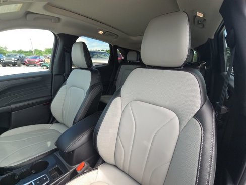 Used 2025 Ford Escape Platinum w/ Premium Technology Package image 22