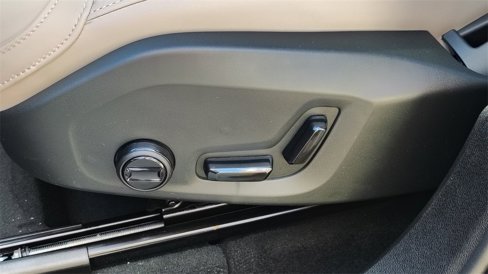 New 2026 Volvo XC60 B5 Plus w/ Climate Package image 12
