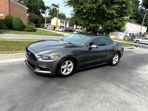 Used 2017 Ford Mustang Coupe image 6