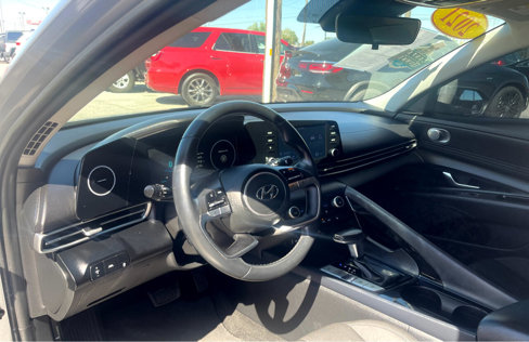 Used 2021 Hyundai Elantra SEL w/ Convenience + Premium Package image 8