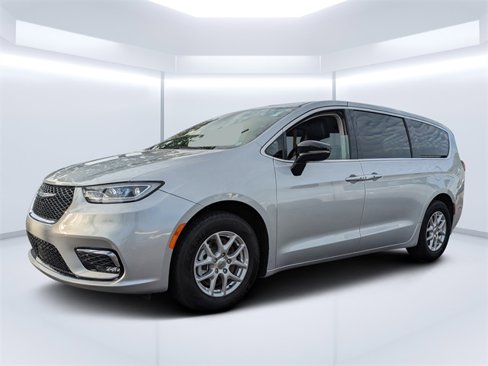Used 2024 Chrysler Pacifica Touring-L image 7