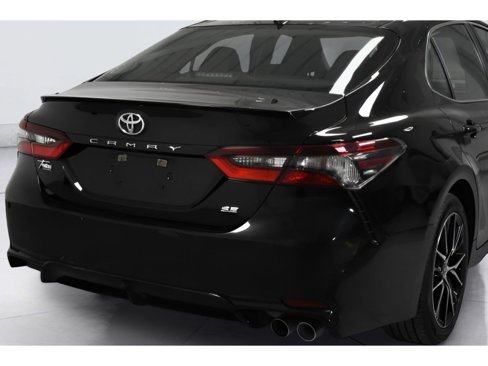 Used 2024 Toyota Camry SE image 3