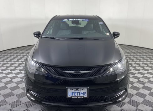 New 2025 Chrysler Voyager LX image 10