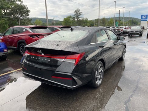 New 2025 Hyundai Elantra SEL image 4