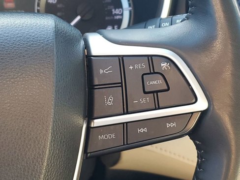 Used 2023 Toyota Highlander XLE image 36
