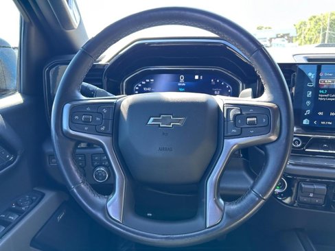Used 2022 Chevrolet Silverado 1500 ZR2 w/ Technology Package image 11