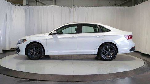 Used 2023 Volkswagen Jetta SE image 5