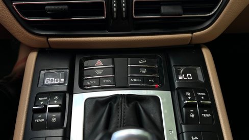Used 2020 Porsche Macan image 32