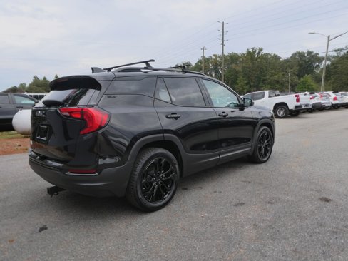 Used 2021 GMC Terrain SLT w/ Elevation Edition image 5