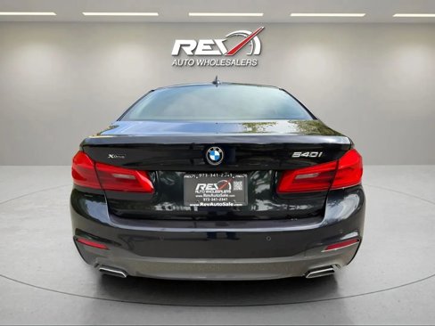 Used 2019 BMW 540i xDrive w/ M Sport Package image 4