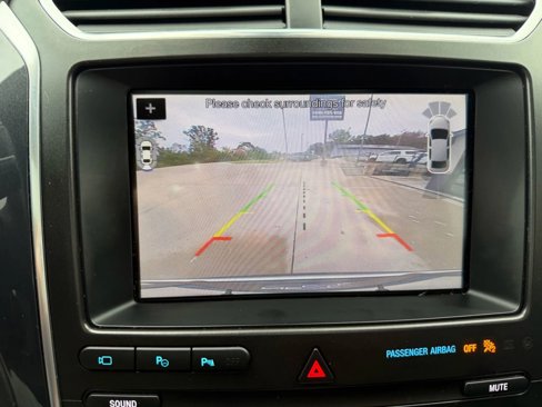 Used 2019 Ford Explorer Platinum image 26