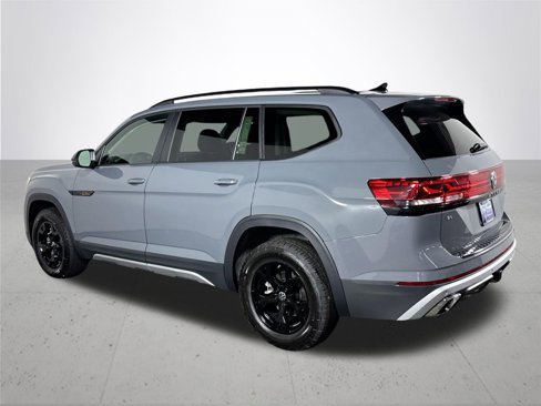 New 2025 Volkswagen Atlas Peak Edition SE image 9