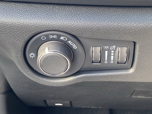 New 2026 Chrysler Voyager LX image 26