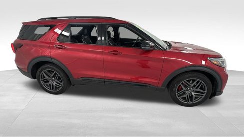 Used 2025 Ford Explorer ST image 2
