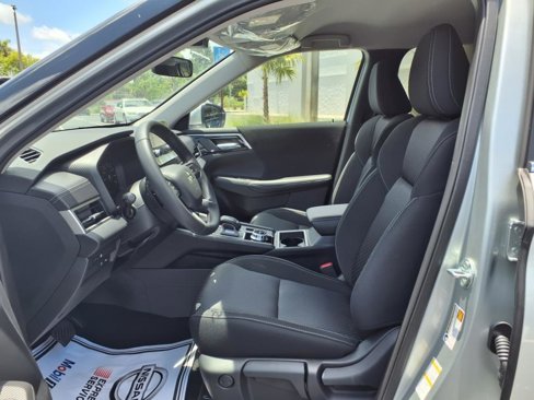 New 2025 Mitsubishi Outlander ES image 7