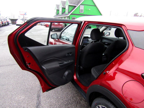 Used 2021 Nissan Kicks SV image 18