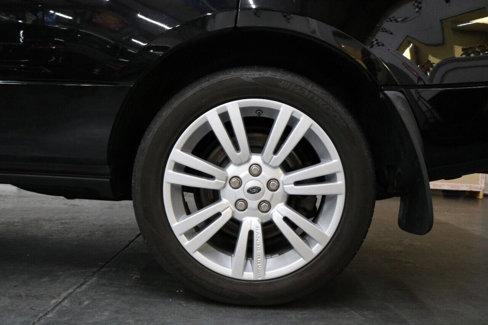 Used 2010 Land Rover Range Rover HSE LUX image 5