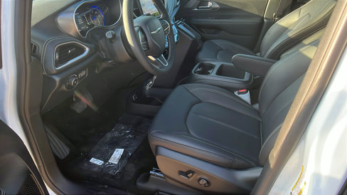 New 2025 Chrysler Pacifica Select image 17