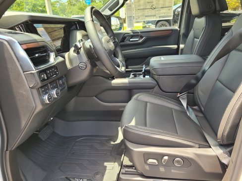 New 2025 GMC Yukon Denali w/ Denali Reserve Package image 3
