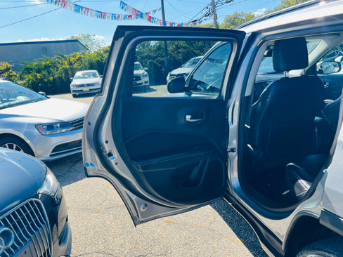 Used 2019 Jeep Compass Latitude w/ Popular Equipment Group image 11