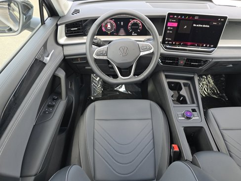New 2025 Volkswagen Tiguan SE image 18