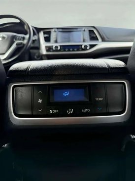 Used 2019 Toyota Highlander XLE image 25