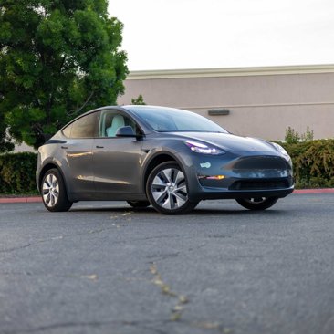 Used 2023 Tesla Model Y Long Range image 1