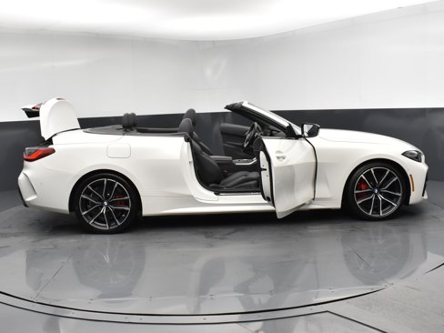 Used 2024 BMW M440i Convertible w/ Premium Package image 25