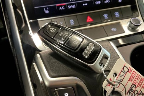 Certified 2025 Audi Q8 Premium image 11