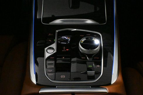 New 2026 BMW X7 M60i image 24