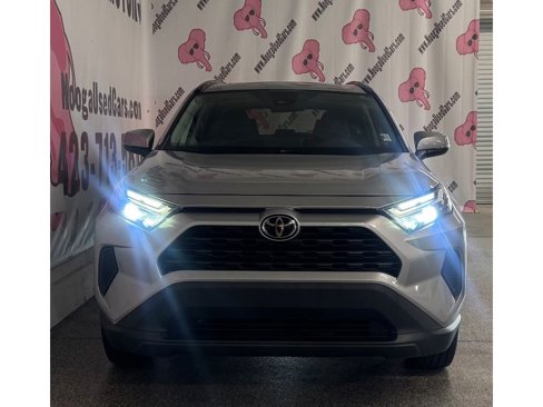 Used 2022 Toyota RAV4 XLE image 5