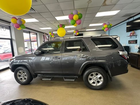 Used 2022 Toyota 4Runner SR5 image 8