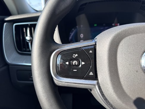Certified 2025 Volvo XC60 B5 Plus image 20