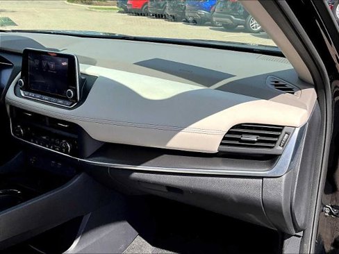 Certified 2025 Nissan Rogue SV image 13