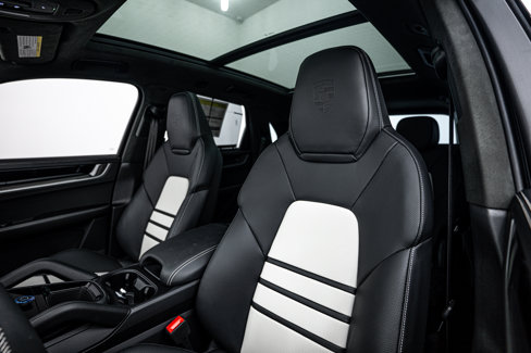 New 2025 Porsche Cayenne Turbo image 15
