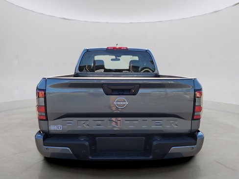 Used 2025 Nissan Frontier SV image 25