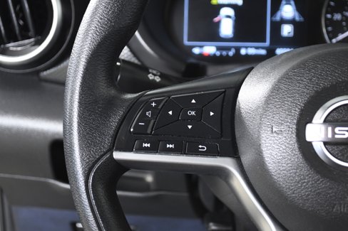 Used 2022 Nissan Kicks SV image 11