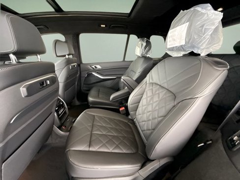 Used 2026 BMW X7 xDrive40i w/ M Sport Package image 26