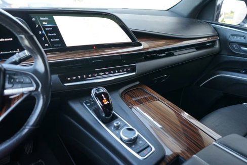 Used 2021 Cadillac Escalade Premium Luxury w/ LPO, Illumination Package image 30