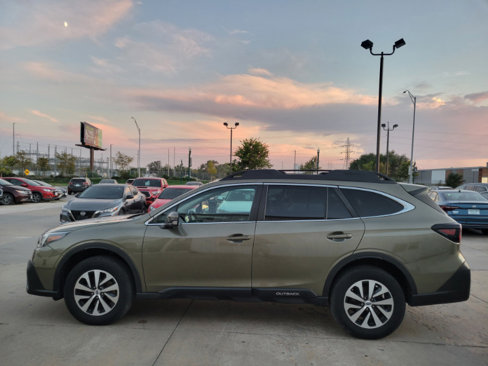 Used 2022 Subaru Outback Premium image 4