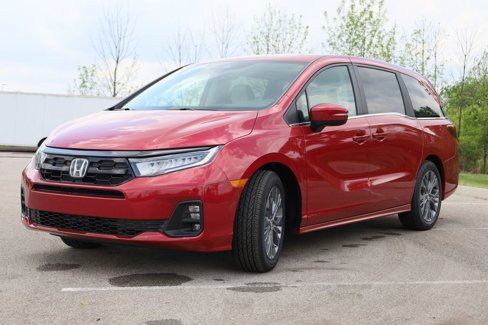New 2026 Honda Odyssey Touring image 3