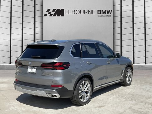 New 2026 BMW X5 xDrive50e image 4