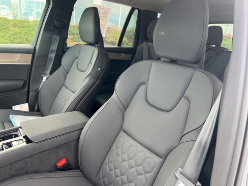 Used 2025 Volvo XC90 B5 Plus image 12